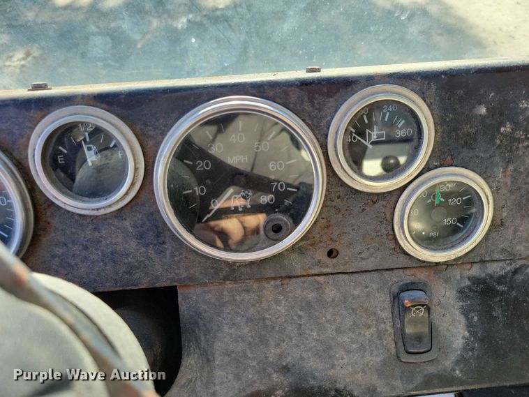 image for item DX6601 2004 Mack  600 refuse truck