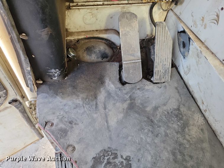 image for item DX6601 2004 Mack  600 refuse truck