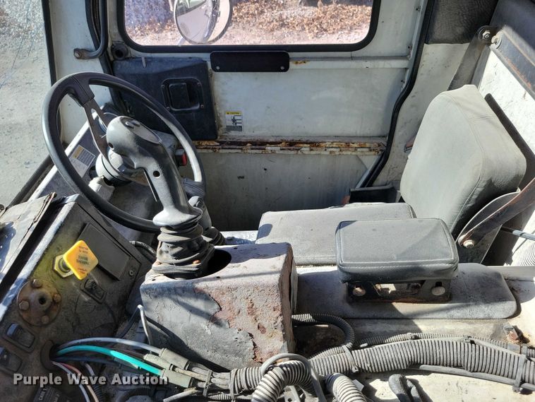 image for item DX6601 2004 Mack  600 refuse truck