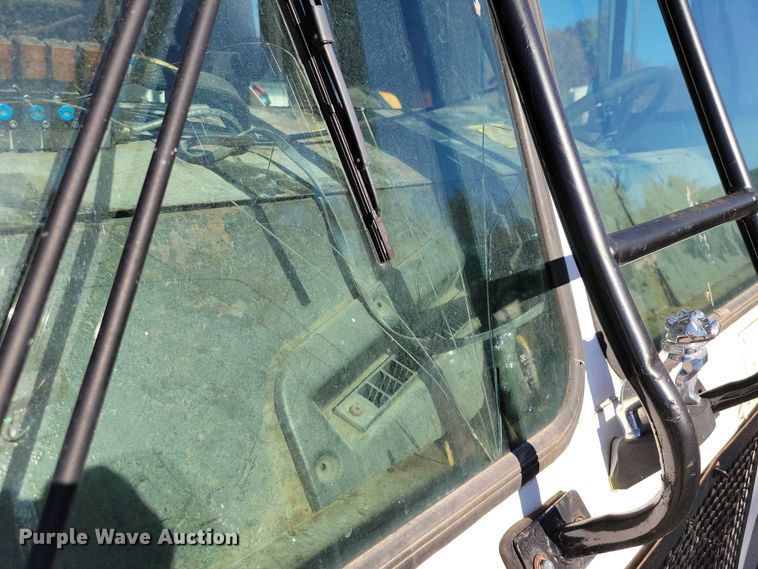 image for item DX6601 2004 Mack  600 refuse truck