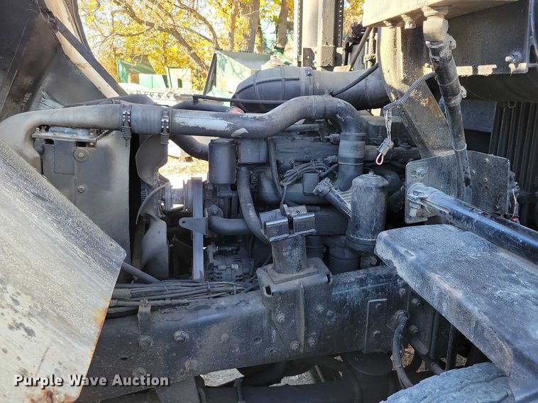 image for item DX6601 2004 Mack  600 refuse truck