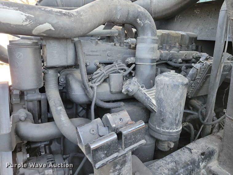 image for item DX6601 2004 Mack  600 refuse truck