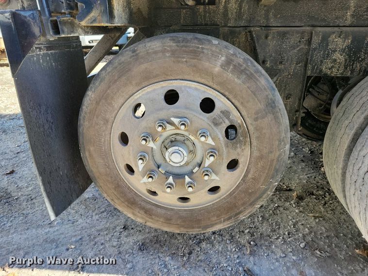 image for item DX6601 2004 Mack  600 refuse truck