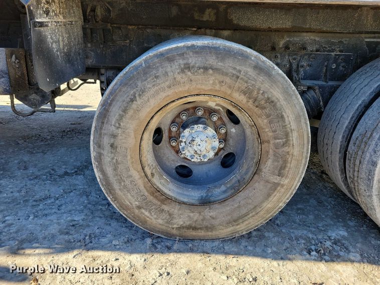 image for item DX6601 2004 Mack  600 refuse truck