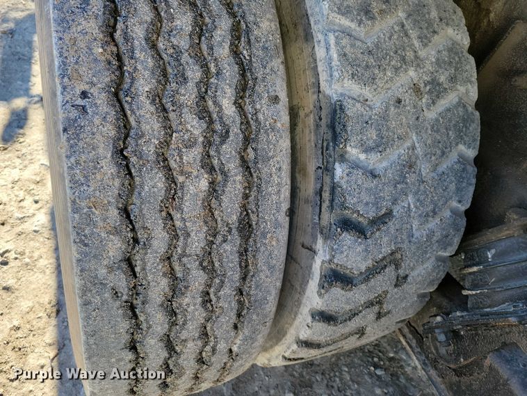 image for item DX6601 2004 Mack  600 refuse truck