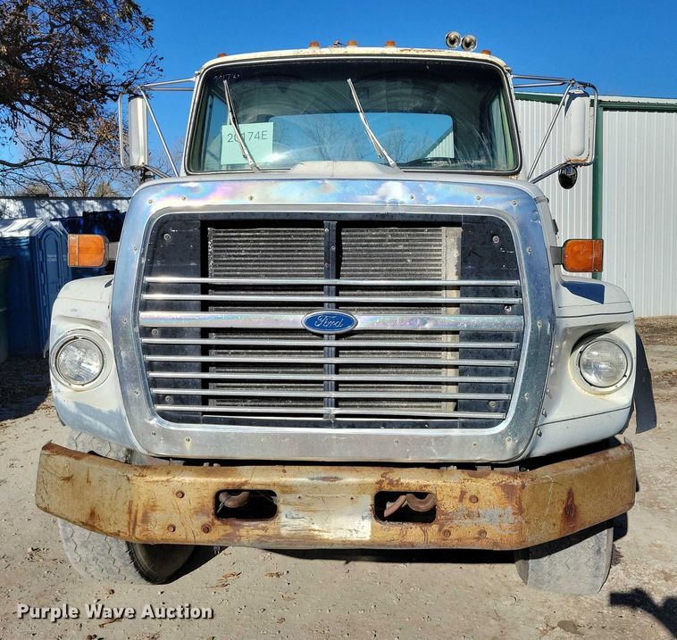 image for item DX6602 1988 Ford L8000 truck cab and chassis