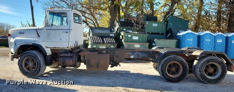 image for item DX6602 1988 Ford L8000 truck cab and chassis