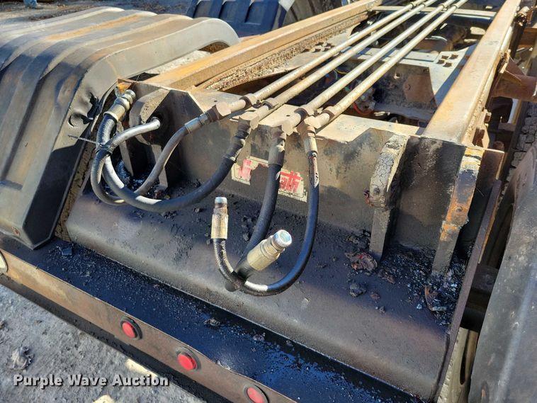 image for item DX6602 1988 Ford L8000 truck cab and chassis