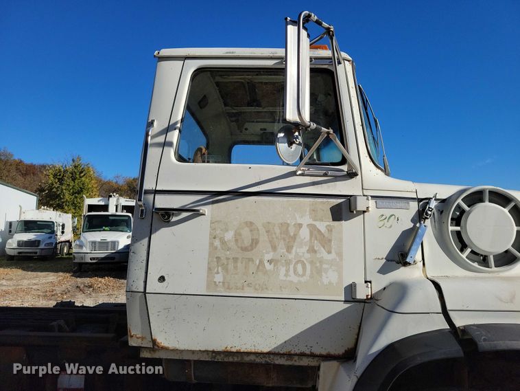 image for item DX6602 1988 Ford L8000 truck cab and chassis