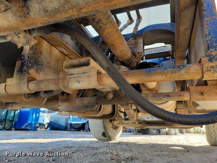 image for item DX6602 1988 Ford L8000 truck cab and chassis