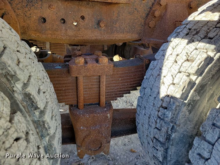 image for item DX6602 1988 Ford L8000 truck cab and chassis