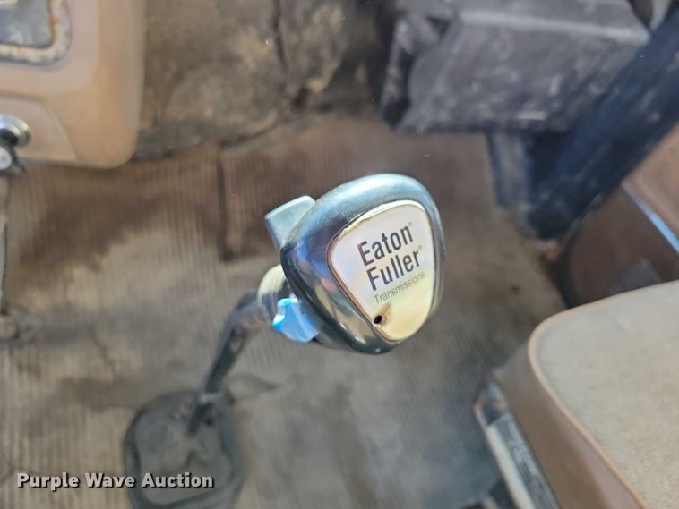 image for item DX6602 1988 Ford L8000 truck cab and chassis