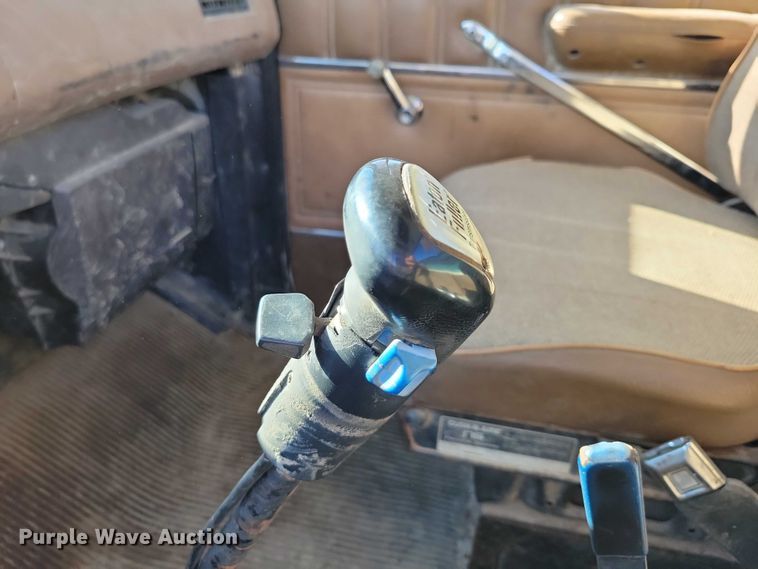 image for item DX6602 1988 Ford L8000 truck cab and chassis