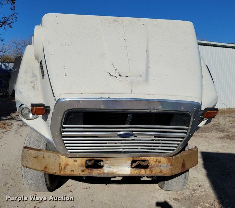 image for item DX6602 1988 Ford L8000 truck cab and chassis