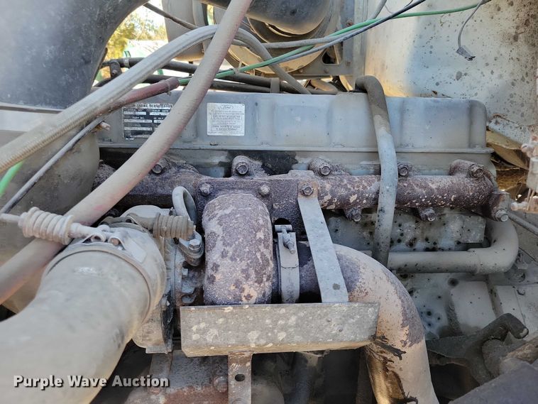 image for item DX6602 1988 Ford L8000 truck cab and chassis