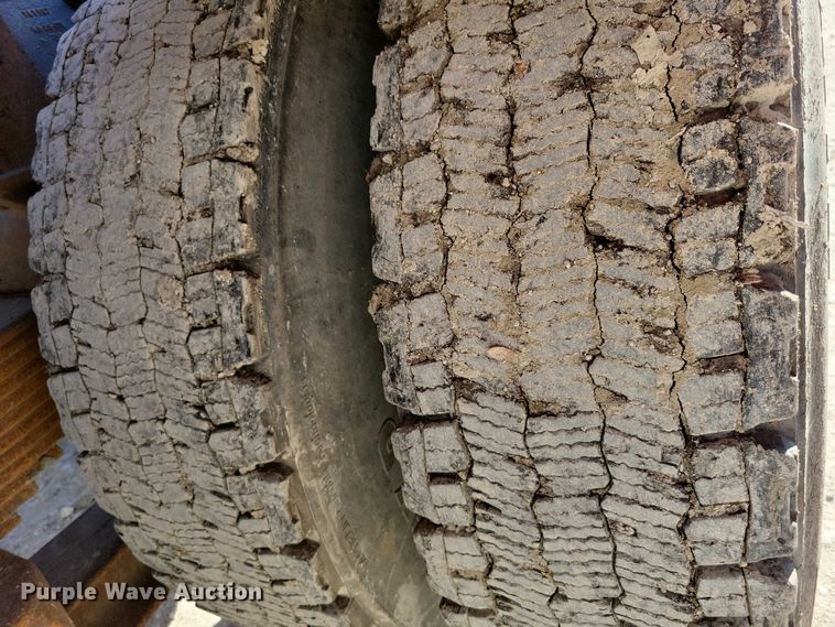 image for item DX6602 1988 Ford L8000 truck cab and chassis