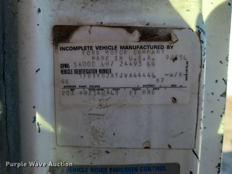 image for item DX6602 1988 Ford L8000 truck cab and chassis