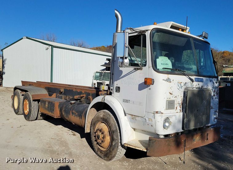 image for item DX6603 1986 White Xpeditor WX roll-off container truck