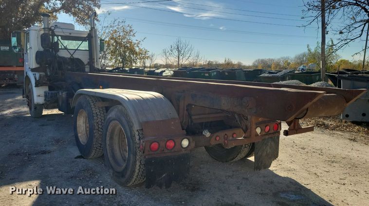 image for item DX6603 1986 White Xpeditor WX roll-off container truck