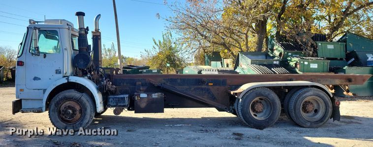 image for item DX6603 1986 White Xpeditor WX roll-off container truck