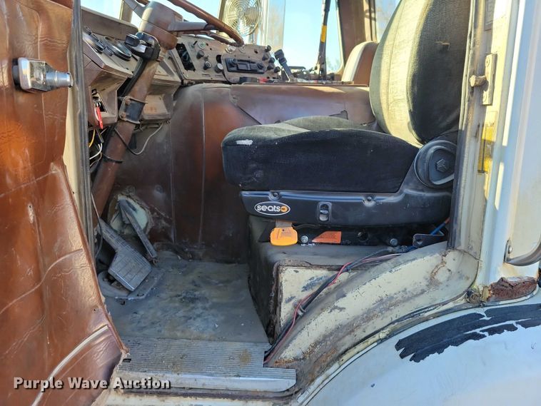 image for item DX6603 1986 White Xpeditor WX roll-off container truck