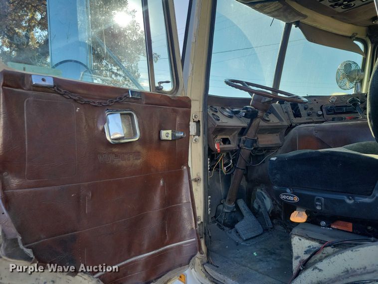 image for item DX6603 1986 White Xpeditor WX roll-off container truck