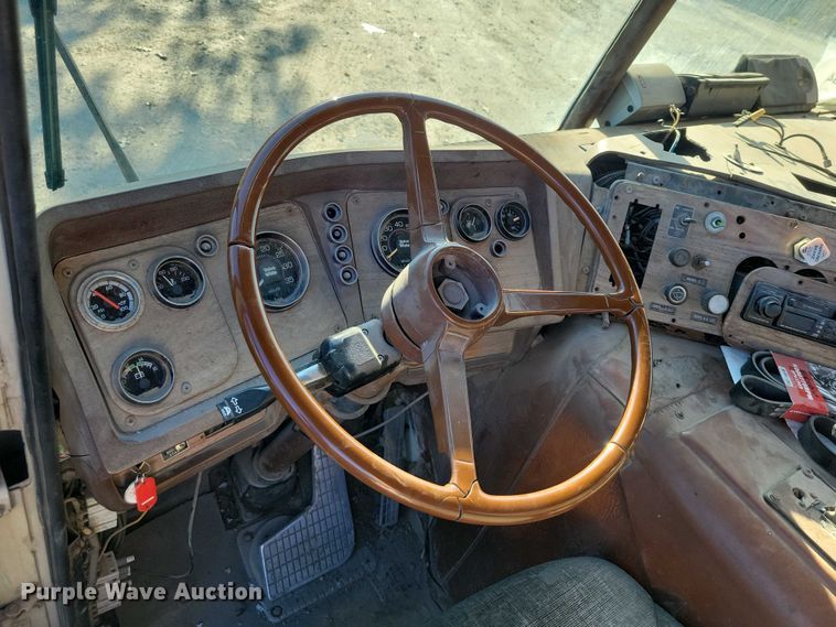 image for item DX6603 1986 White Xpeditor WX roll-off container truck