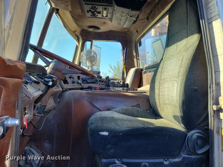 image for item DX6603 1986 White Xpeditor WX roll-off container truck