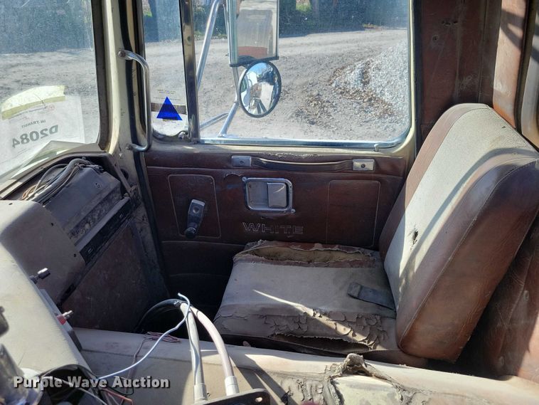 image for item DX6603 1986 White Xpeditor WX roll-off container truck