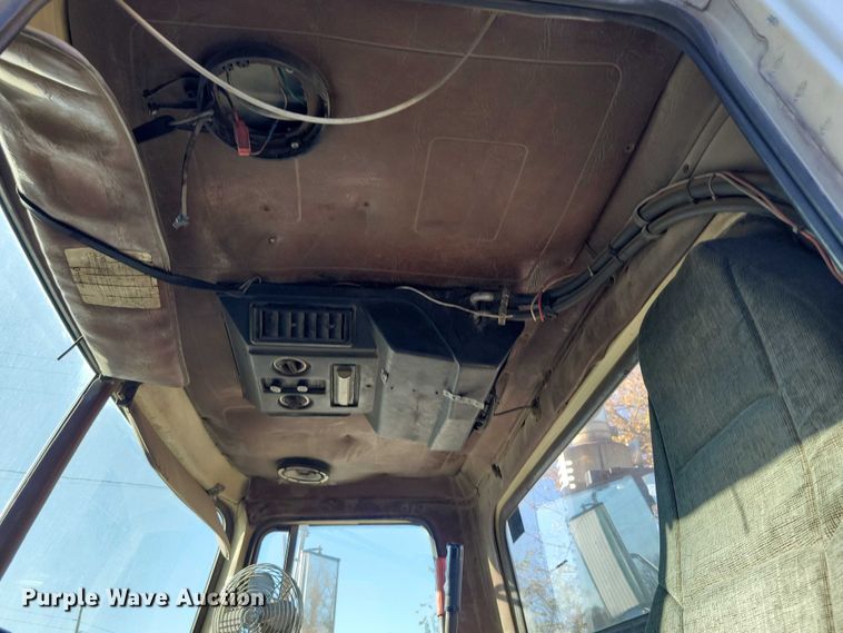 image for item DX6603 1986 White Xpeditor WX roll-off container truck