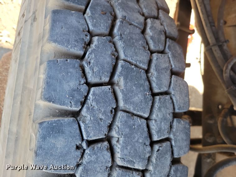 image for item DX6603 1986 White Xpeditor WX roll-off container truck