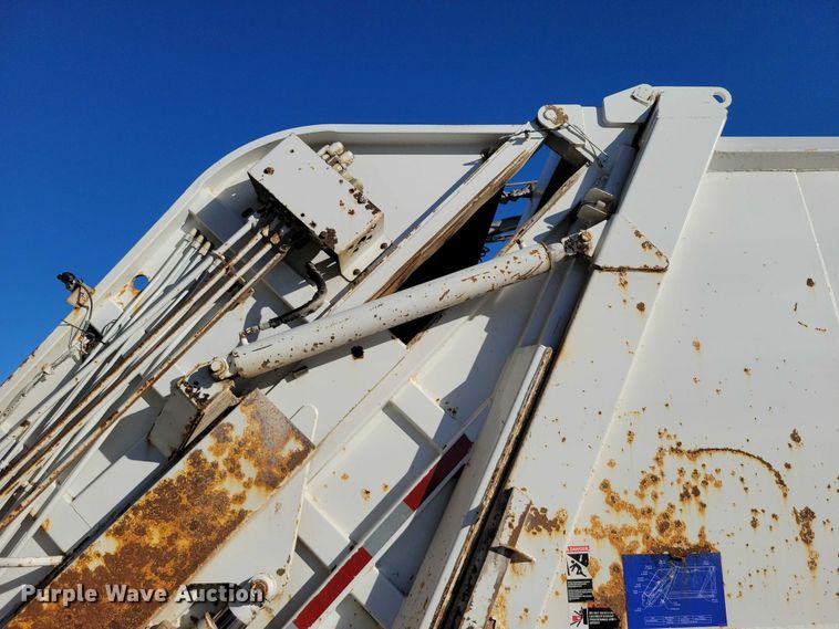 image for item DX6604 2009 Freightliner  Business Class M2 refuse truck