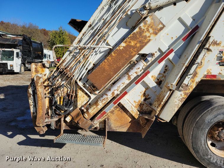 image for item DX6604 2009 Freightliner  Business Class M2 refuse truck