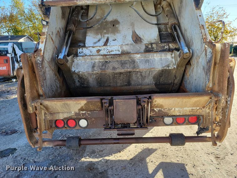 image for item DX6604 2009 Freightliner  Business Class M2 refuse truck