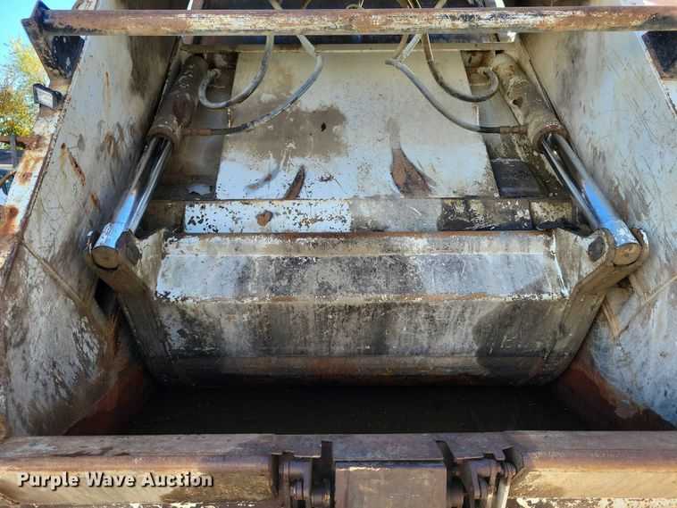 image for item DX6604 2009 Freightliner  Business Class M2 refuse truck