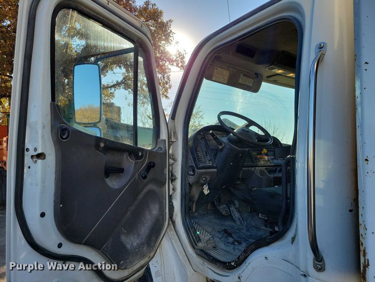 image for item DX6604 2009 Freightliner  Business Class M2 refuse truck