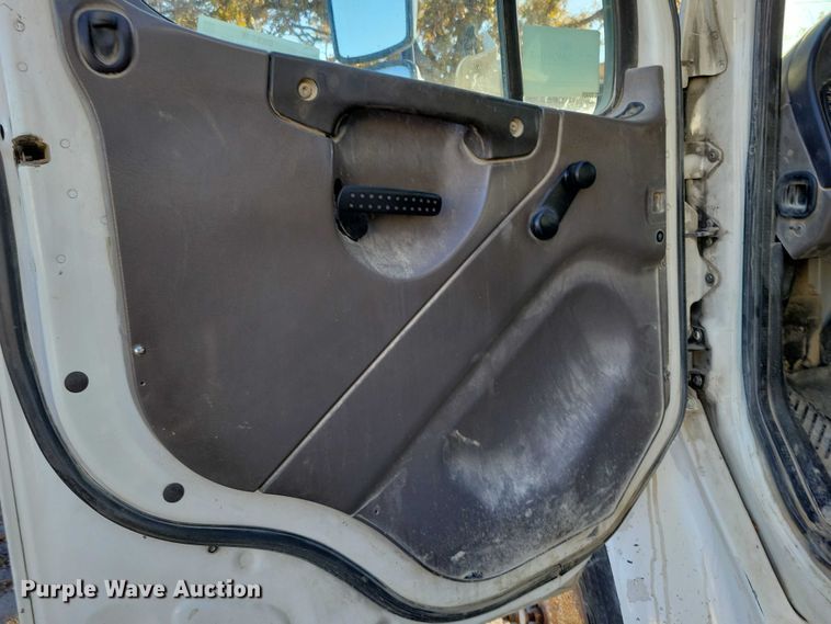 image for item DX6604 2009 Freightliner  Business Class M2 refuse truck