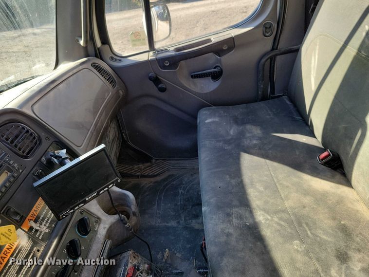 image for item DX6604 2009 Freightliner  Business Class M2 refuse truck