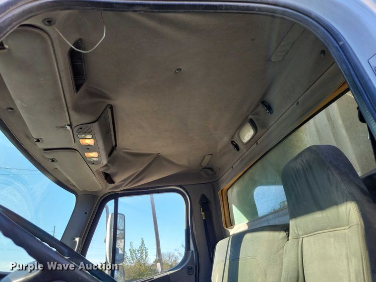 image for item DX6604 2009 Freightliner  Business Class M2 refuse truck