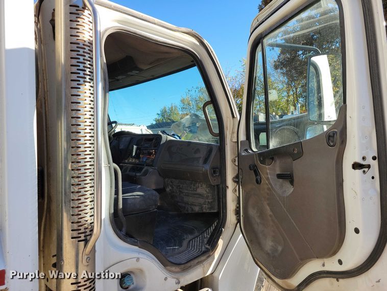 image for item DX6604 2009 Freightliner  Business Class M2 refuse truck