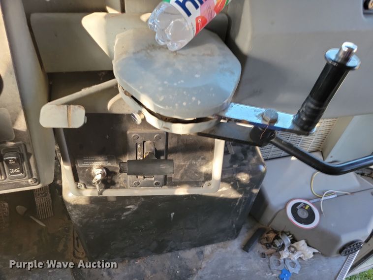 image for item DX6605 2006 Blue Bird school bus