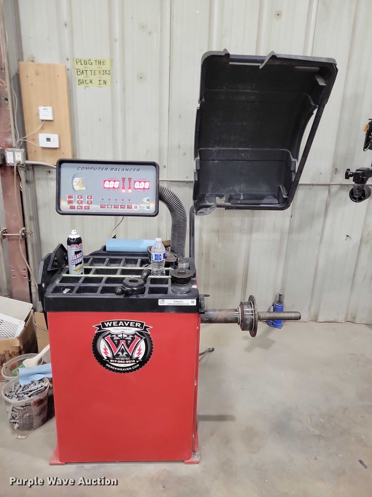 image for item DX6623 2021 Weaver W-957-40 wheel balancer