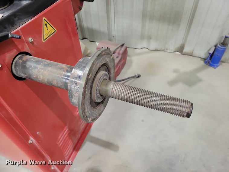 image for item DX6623 2021 Weaver W-957-40 wheel balancer