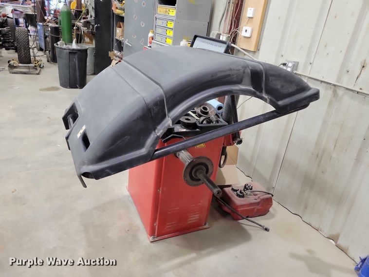 image for item DX6623 2021 Weaver W-957-40 wheel balancer