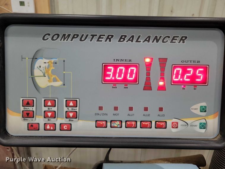 image for item DX6623 2021 Weaver W-957-40 wheel balancer