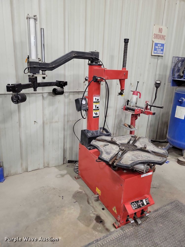 image for item DX6624 2022 Weaver W-898XS tire machine