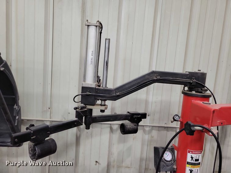 image for item DX6624 2022 Weaver W-898XS tire machine