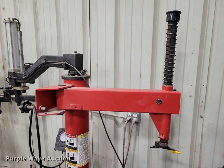 image for item DX6624 2022 Weaver W-898XS tire machine