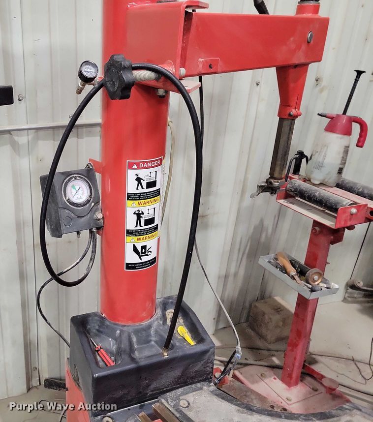 image for item DX6624 2022 Weaver W-898XS tire machine