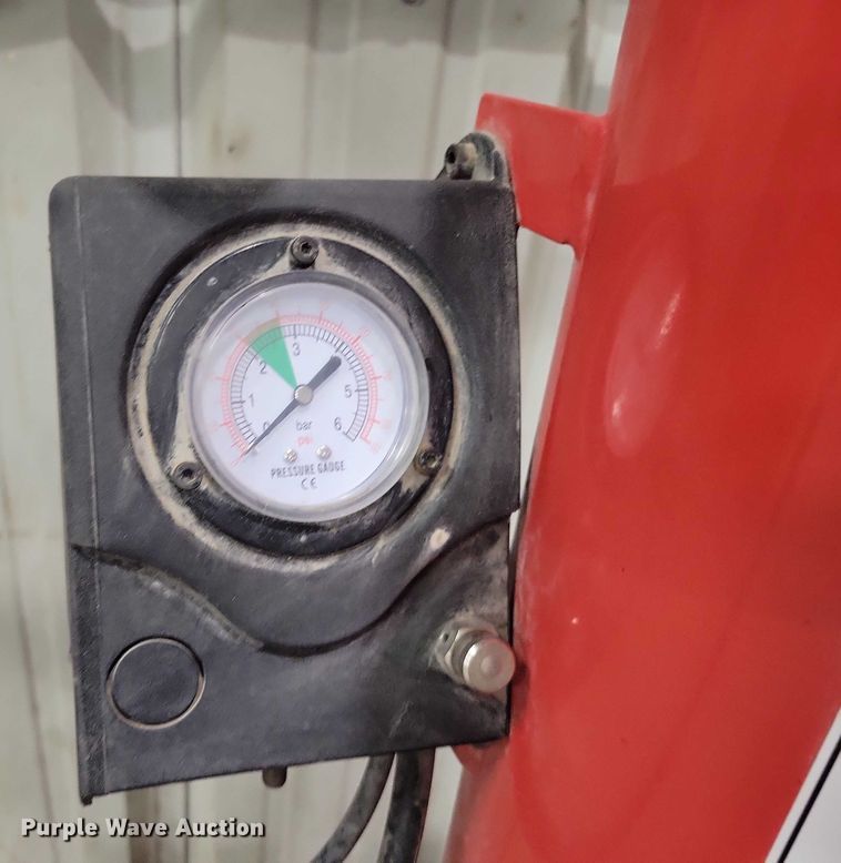 image for item DX6624 2022 Weaver W-898XS tire machine